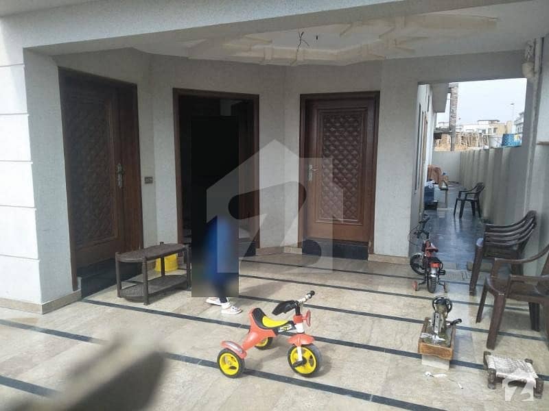 10 Marla Upper Portion In Sec E Phase 8 Bahria Town  For Rent