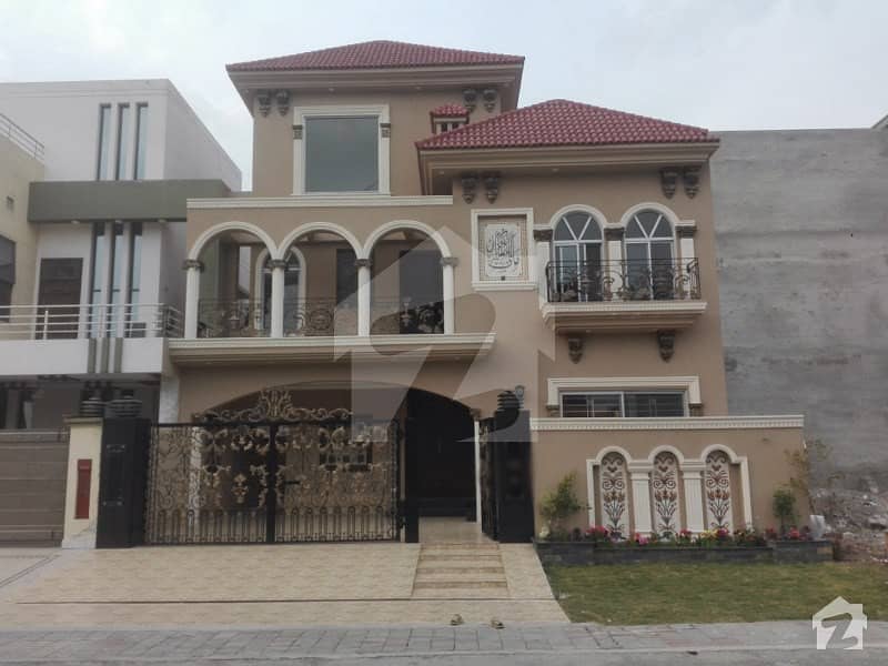 10 Marla House For Sale In Tariq Garden