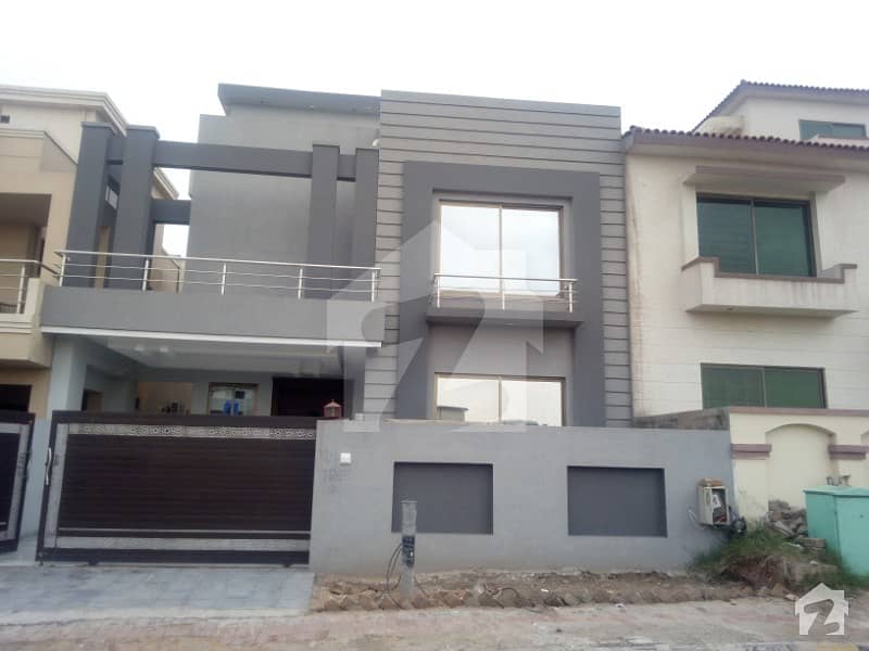 Park Face 10 Marla Double Story house with basement For Rent