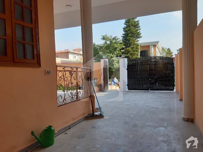 Old House For Sale Beautiful Main Location Margalla Facing Size 40x120 533 Sq Yd