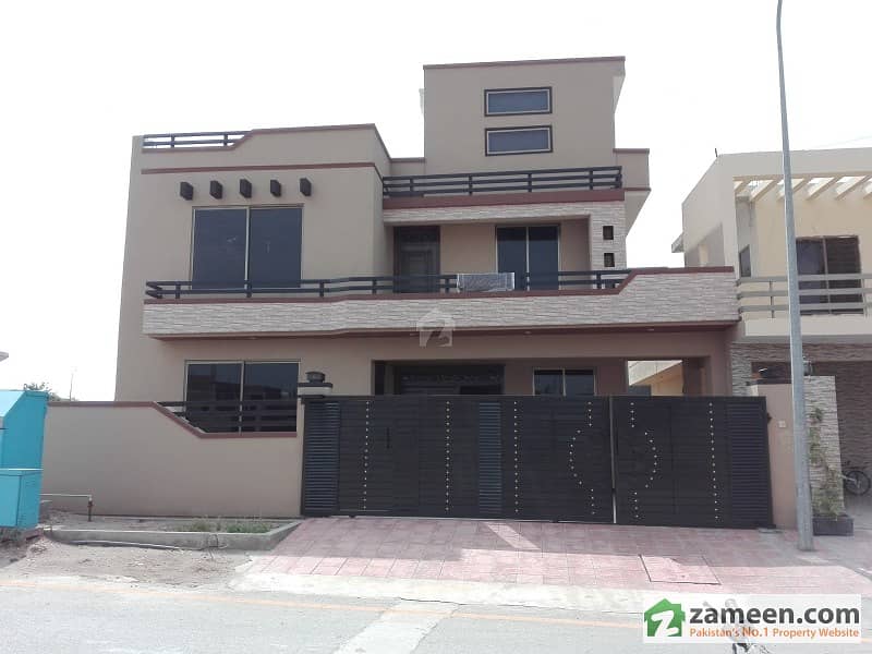 میڈیا ٹاؤن راولپنڈی میں 6 کمروں کا 12 مرلہ مکان 2.2 کروڑ میں برائے فروخت۔