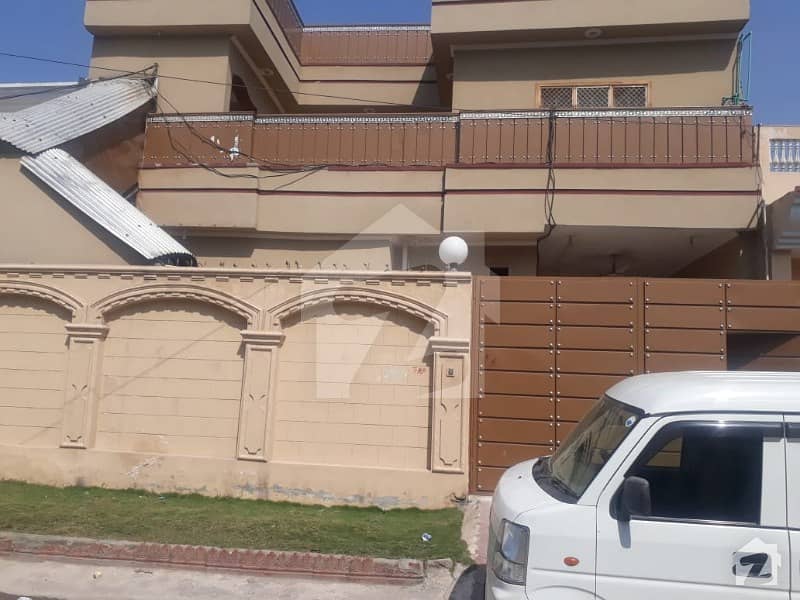 حیات آباد فیز 1 - ای3 حیات آباد فیز 1 حیات آباد پشاور میں 6 کمروں کا 10 مرلہ مکان 2.4 کروڑ میں برائے فروخت۔