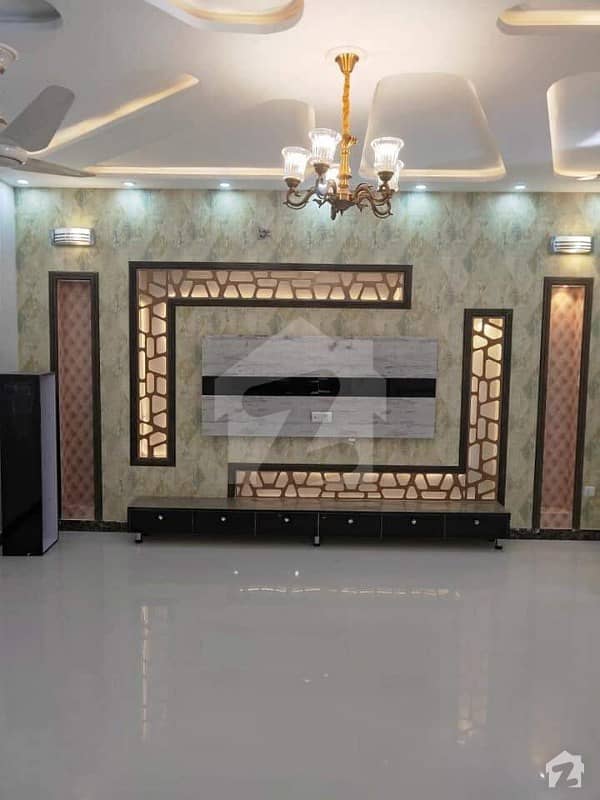 بحریہ ٹاؤن گلبہار بلاک بحریہ ٹاؤن سیکٹر سی بحریہ ٹاؤن لاہور میں 5 کمروں کا 10 مرلہ مکان 64 ہزار میں کرایہ پر دستیاب ہے۔