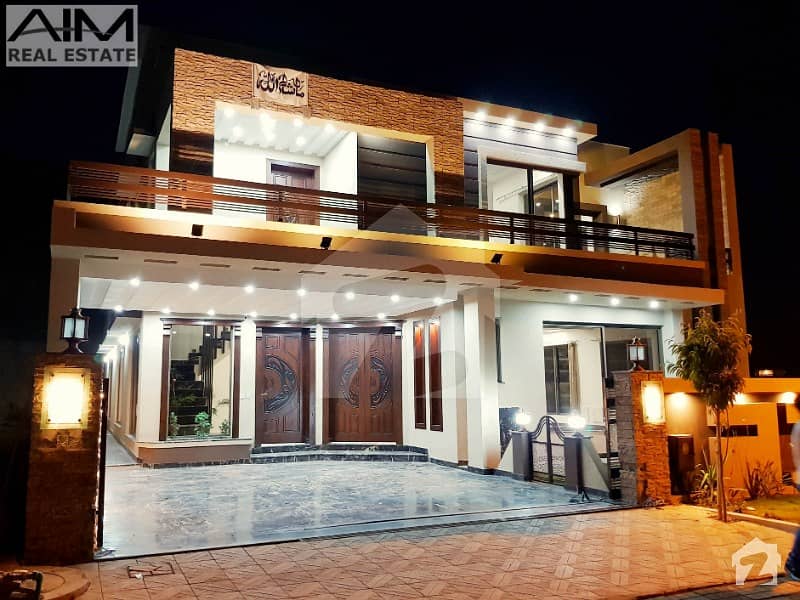 Luxurious 6 Bed 1 Kanal House