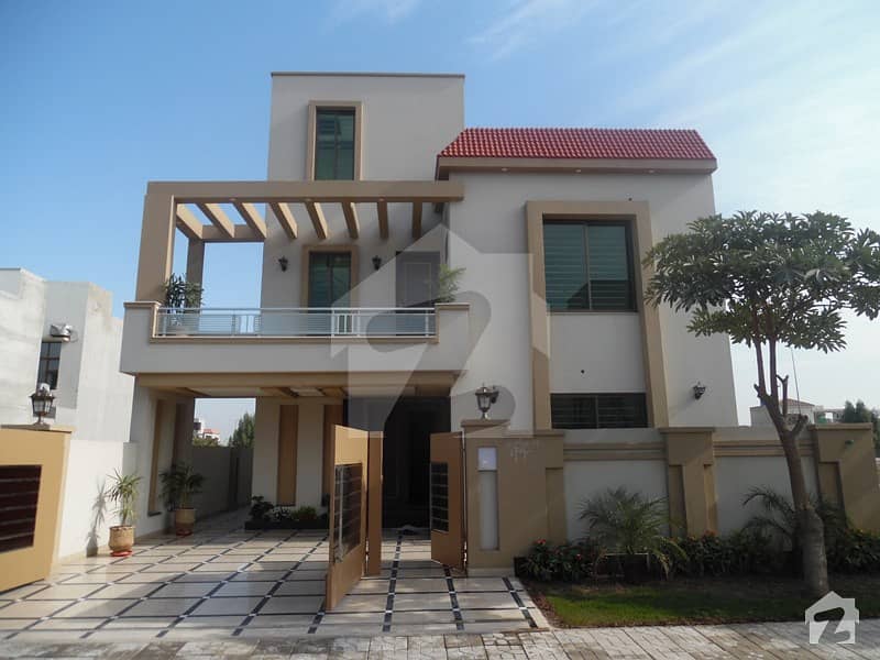10 marla Barnd new full House for Rent Bahria Town Lahore