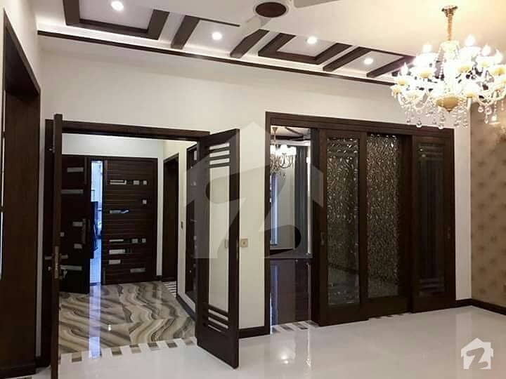 10Marla BRAND NEW TILES FLOORS DOUBLE story house 6bedroom 2kitchen drawing room t. v. lunch 3car parking in tariq gardens Lahore