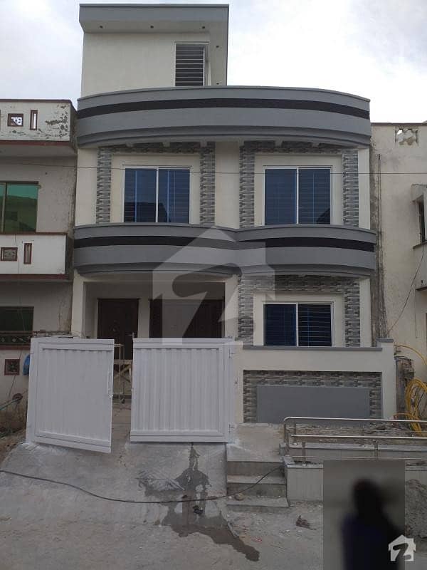 Brand New House For Sale 25 X 40  House Street No 106  In G-13/1