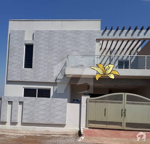 10 marla brand new house is avalible for sale in banigala