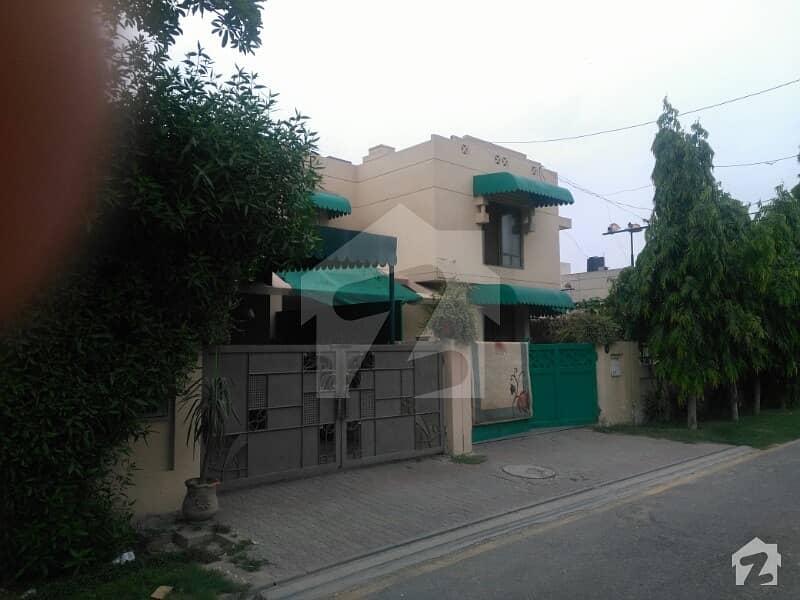 ڈیوائن گارڈنز لاہور میں 3 کمروں کا 10 مرلہ مکان 1. 7 کروڑ میں برائے فروخت۔