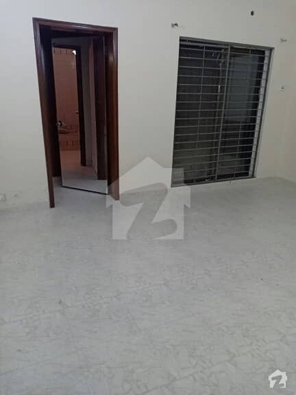 Kanal Luxury House Near To Canal Road On Prime Location Available For Rent