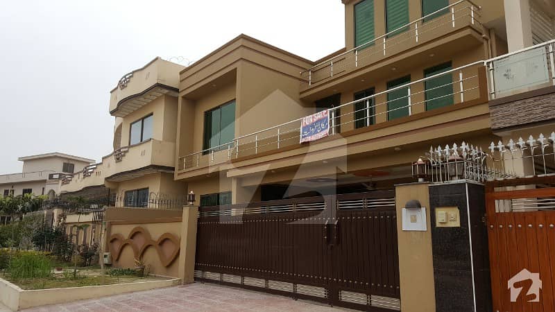 میڈیا ٹاؤن راولپنڈی میں 6 کمروں کا 12 مرلہ مکان 2.3 کروڑ میں برائے فروخت۔