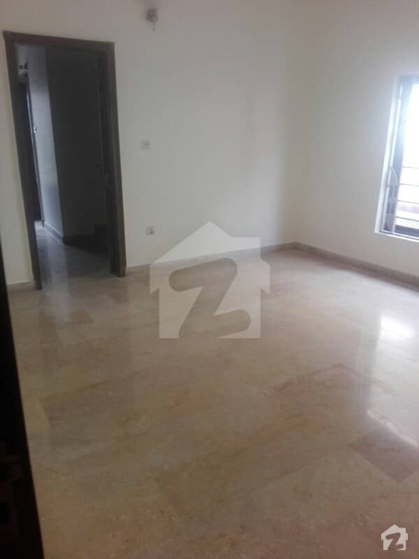 Multi Professional 1 Kanal Upper Portion 3 Bedroom For Rent