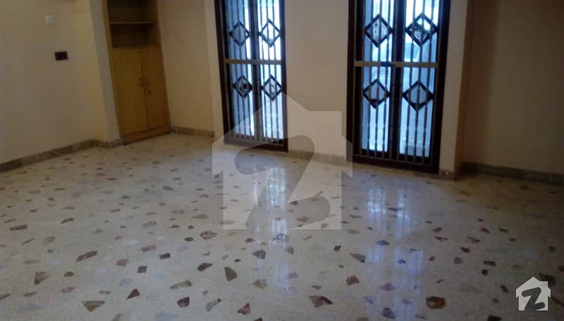 1500 SQ FIT INDEPENDENT  RENOVATED TOWN HOUSE 4 BED DD BEHIND NAHEED STORE
