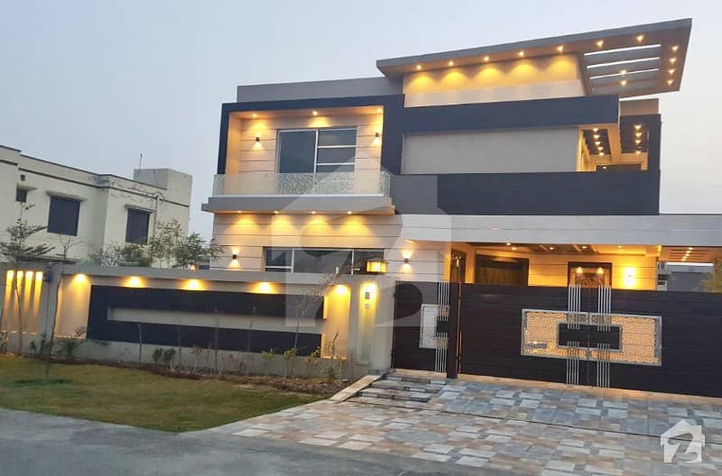 ONE KANAL BRAND NEW BUNGALOW FOR SALE IDEAL LOCATION IN DHA PHASE 6