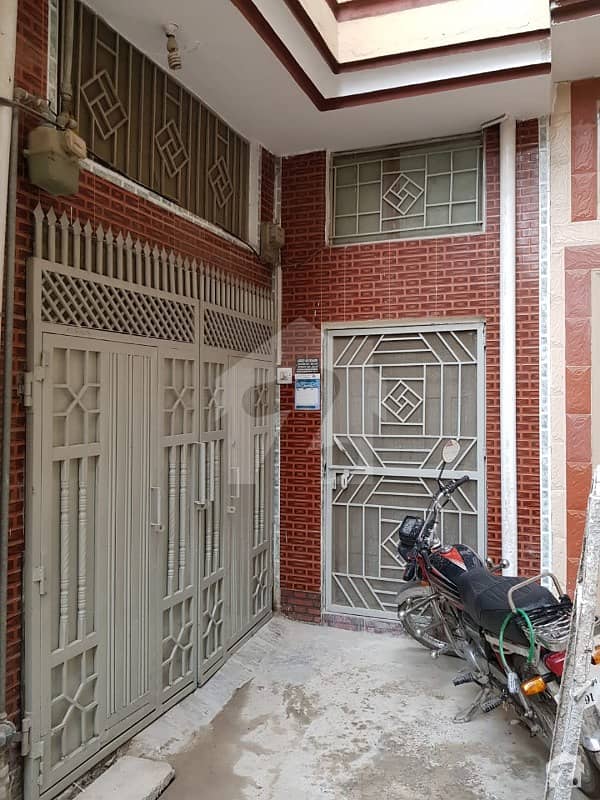 علامہ اقبال کالونی راولپنڈی میں 4 کمروں کا 2 مرلہ مکان 37 لاکھ میں برائے فروخت۔
