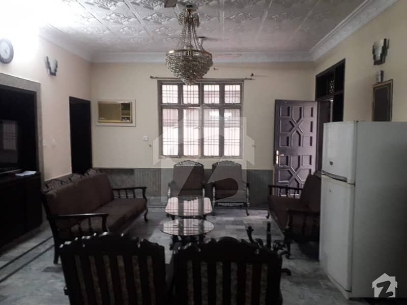 علامہ اقبال ٹاؤن ۔ کریم بلاک علامہ اقبال ٹاؤن لاہور میں 5 کمروں کا 10 مرلہ مکان 1. 85 کروڑ میں برائے فروخت۔