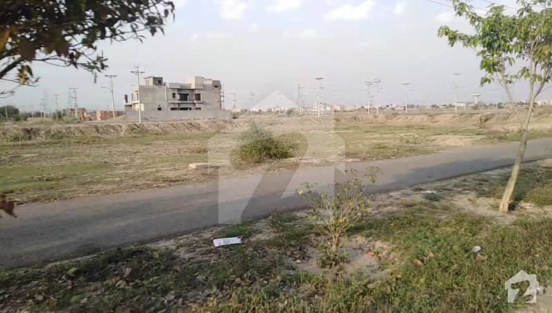 Main 150 Feet Wide Road One Kanal Plot For Sale
