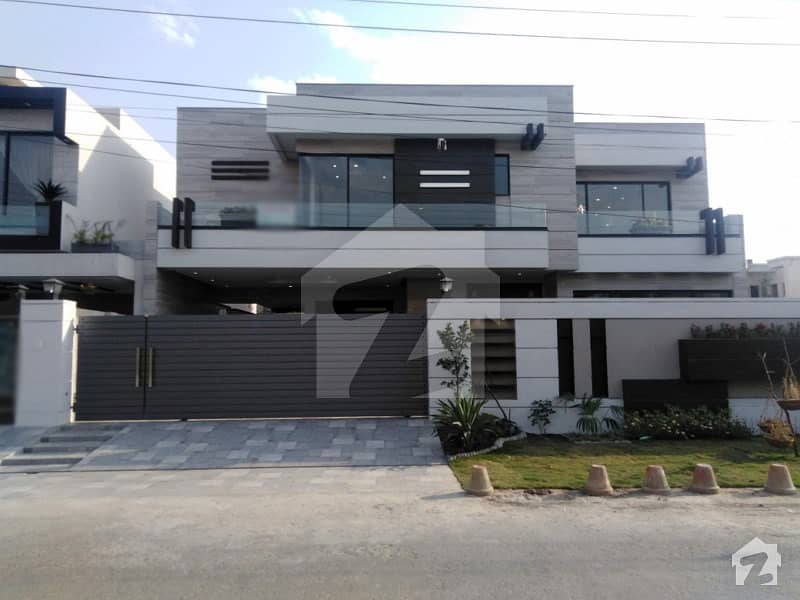 1 Kanal House Is Available For Sale