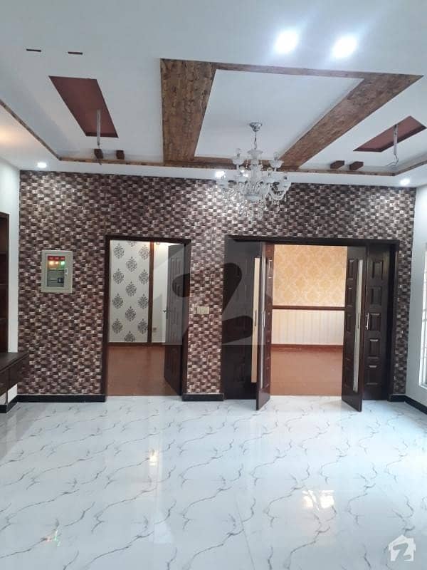 Nasheman Iqbal Phase 1 Size 10 Marla House For Sale