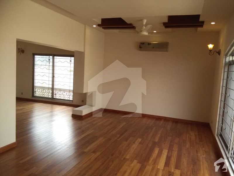 Brand New 1 Kanal Upper Portion For Rent In DHA Phase 8 Park View Near To Park and Main Road