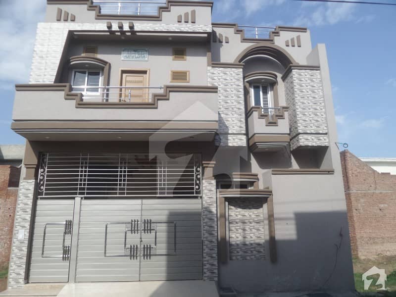 گرین ٹاؤن فیصل آباد میں 5 کمروں کا 5 مرلہ مکان 90 لاکھ میں برائے فروخت۔