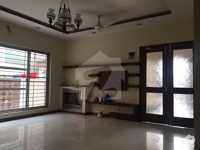 Ground Floor 10 Marla Outclass Design Slightly Used  3 Bed Apartment  For Rent