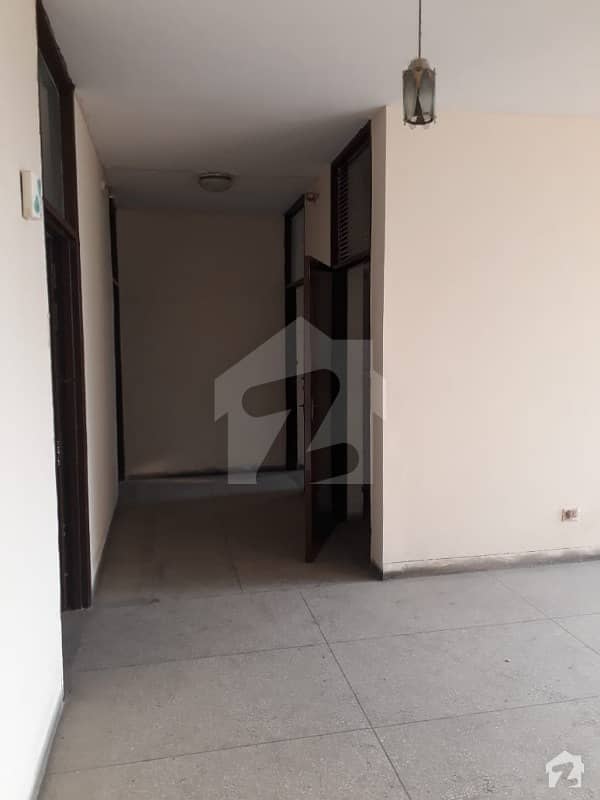 Askari 5 - First Floor Flat For Sale at 170 Lac