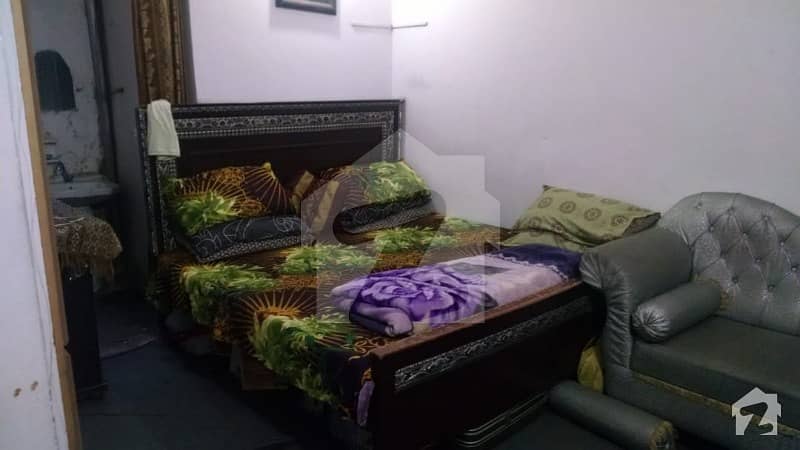 ماڈل ٹاؤن ۔ بلاک کیو ماڈل ٹاؤن لاہور میں 2 کمروں کا 3 مرلہ فلیٹ 32 لاکھ میں برائے فروخت۔