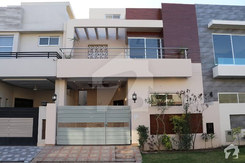 ڈی ایچ اے فیز 6 - بلاک ڈی فیز 6 ڈیفنس (ڈی ایچ اے) لاہور میں 3 کمروں کا 5 مرلہ مکان 1.65 کروڑ میں برائے فروخت۔