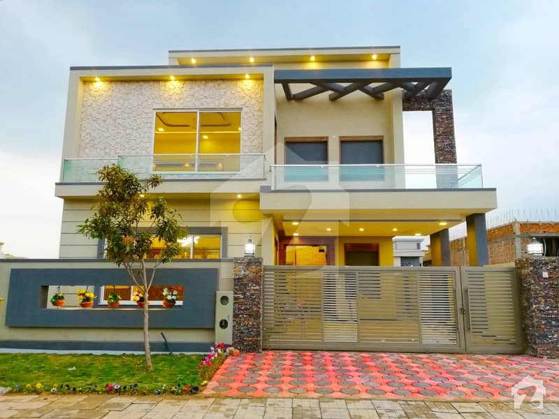 Out Class 10 Marla House For Sale In Bahria Town
