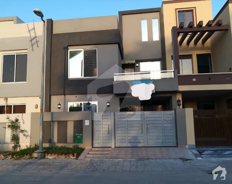 Faceting Park 5 Marla Brand New Double Story Hot House For Sale Near To Mosque  In Rafi Block