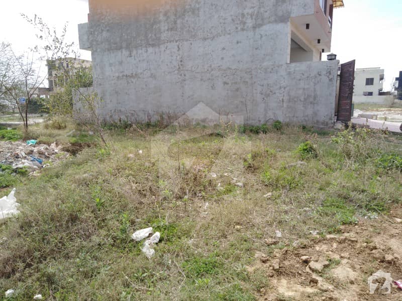 4 Marla 70 Feet Road To Second Corner Plot For Sale In D-12/1 25*40