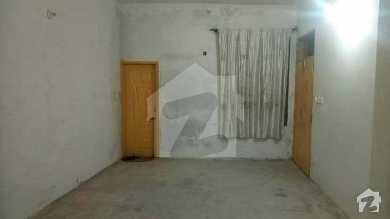 خیابان تنویر راولپنڈی میں 1 کمرے کا 2 مرلہ کمرہ 8 ہزار میں کرایہ پر دستیاب ہے۔