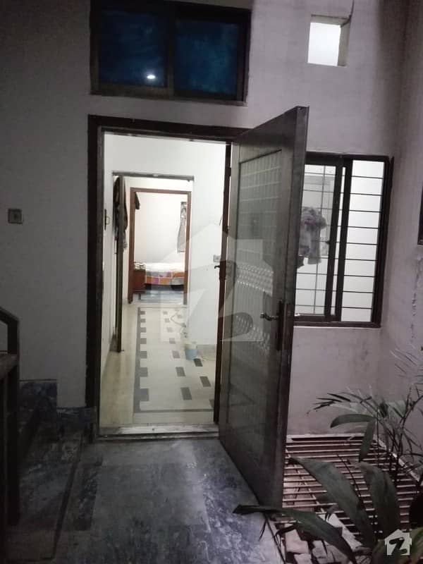 ڈیوس روڈ لاہور میں 2 کمروں کا 2 مرلہ فلیٹ 37 لاکھ میں برائے فروخت۔