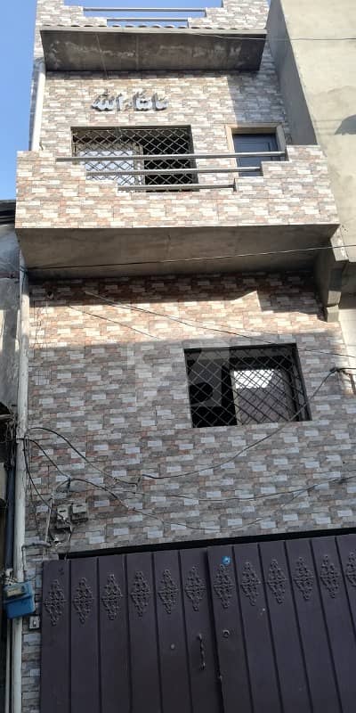 عبداللہ پور فیصل آباد میں 4 کمروں کا 2 مرلہ مکان 65 لاکھ میں برائے فروخت۔