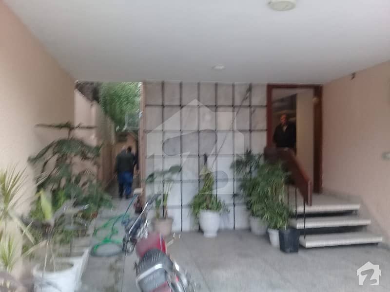 Upper Portion For Rent In Upper Mall Lahore