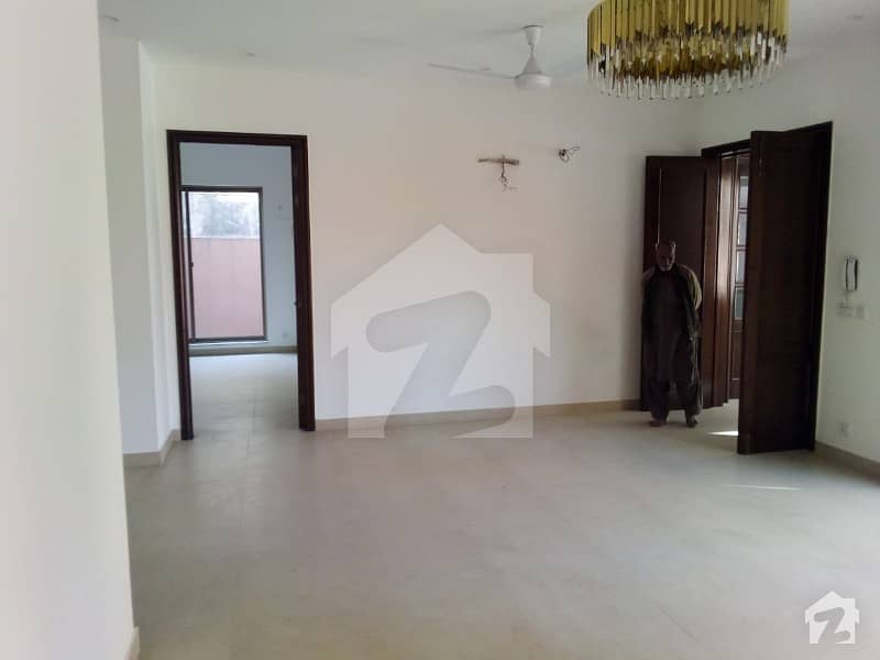 Al Noor Offer 2 Kanal Commercial Upper Portion For Rent In Gulberg