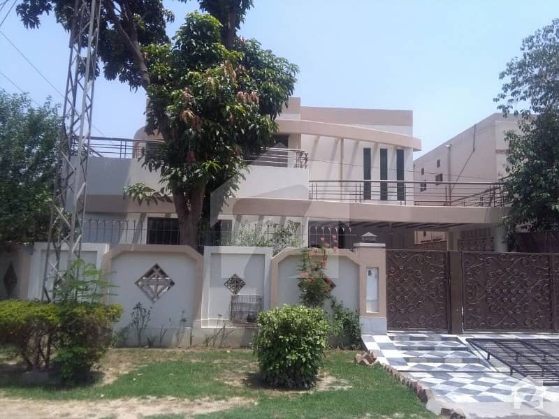Kanal  Bungalow available for  Rent  in DHA Phase  4 BB block