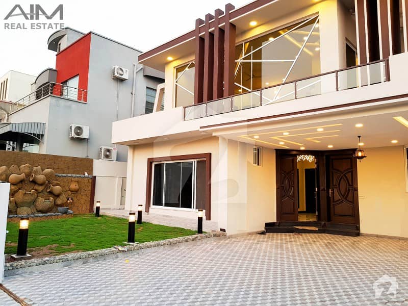 Luxurious 1 Kanal Designer House With A Large Decorated Lawn