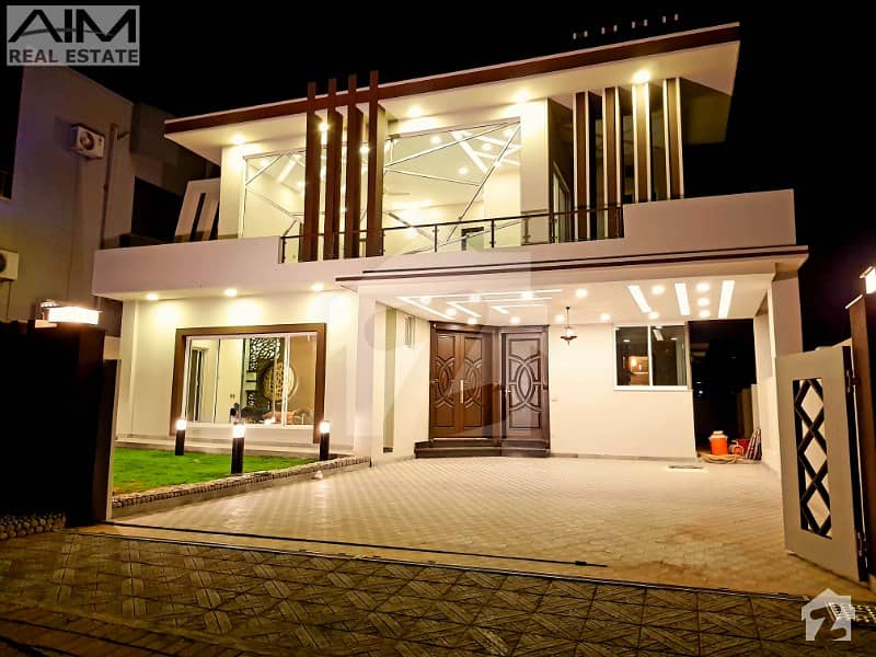 Luxurious 1 Kanal Designer House With A Large Decorated Lawn