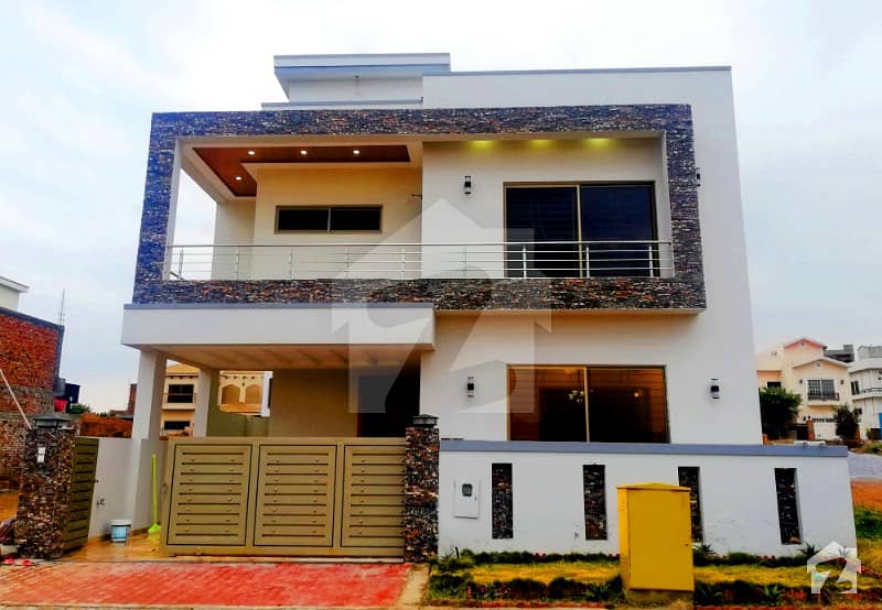 Solid 10 Marla Brand New House For Sale