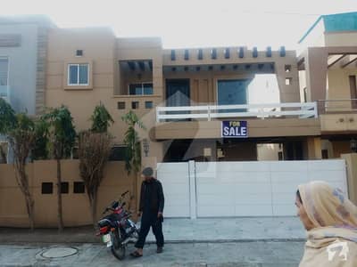10Marla Slighty Used House in New Shaheen Block Sec B Bahria Town Lahore