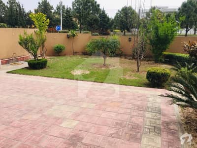 10 Marla Lavish Well Located Triple Storey House For Sale 10 Marla Lavish Well Located Triple Storey House For Sale