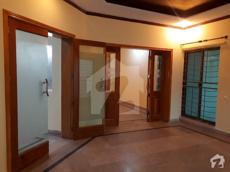 Dha 1 Kanal Vip Lower Portion With Separate Gate For Rent In Phase 3