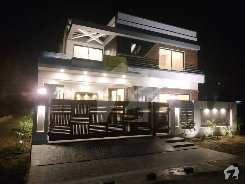 10 Marla Outclass Design  House For Sale Location Is State Life Lahore