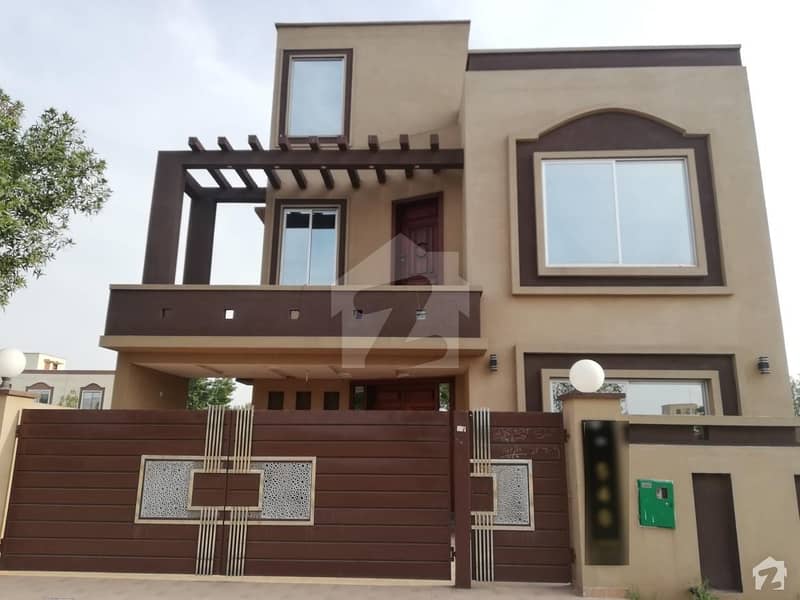 10 Marla Brand New Owner Build House For Sale