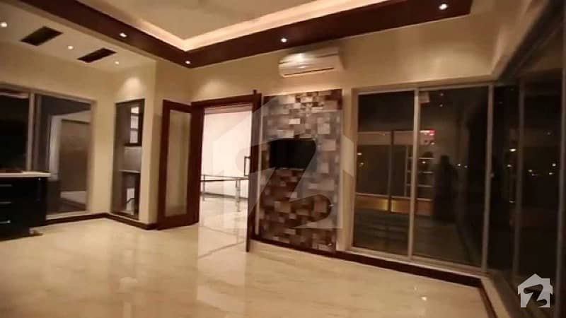 اولڈ کلفٹن کراچی میں 7 کمروں کا 1. 08 کنال مکان 4 لاکھ میں کرایہ پر دستیاب ہے۔