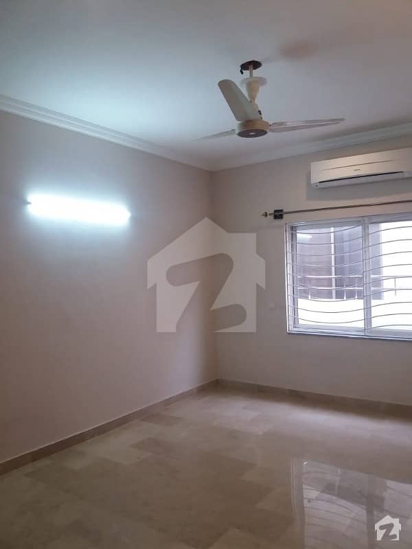 E-11 Beautiful 3 Bedroom 3 Bath Tv Lounge Kitchen Dd Available For Rent