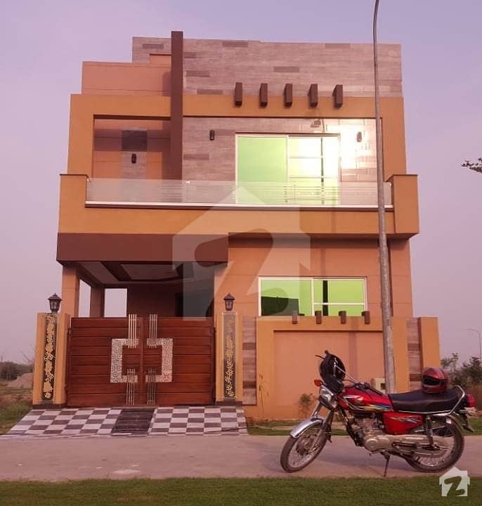 ڈی ایچ اے 9 ٹاؤن ۔ بلاک ڈی ڈی ایچ اے 9 ٹاؤن ڈیفنس (ڈی ایچ اے) لاہور میں 3 کمروں کا 5 مرلہ مکان 1.4 کروڑ میں برائے فروخت۔