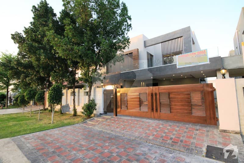 1 Kanal Mazhar Muneer Design Outclass Bungalow For Sale